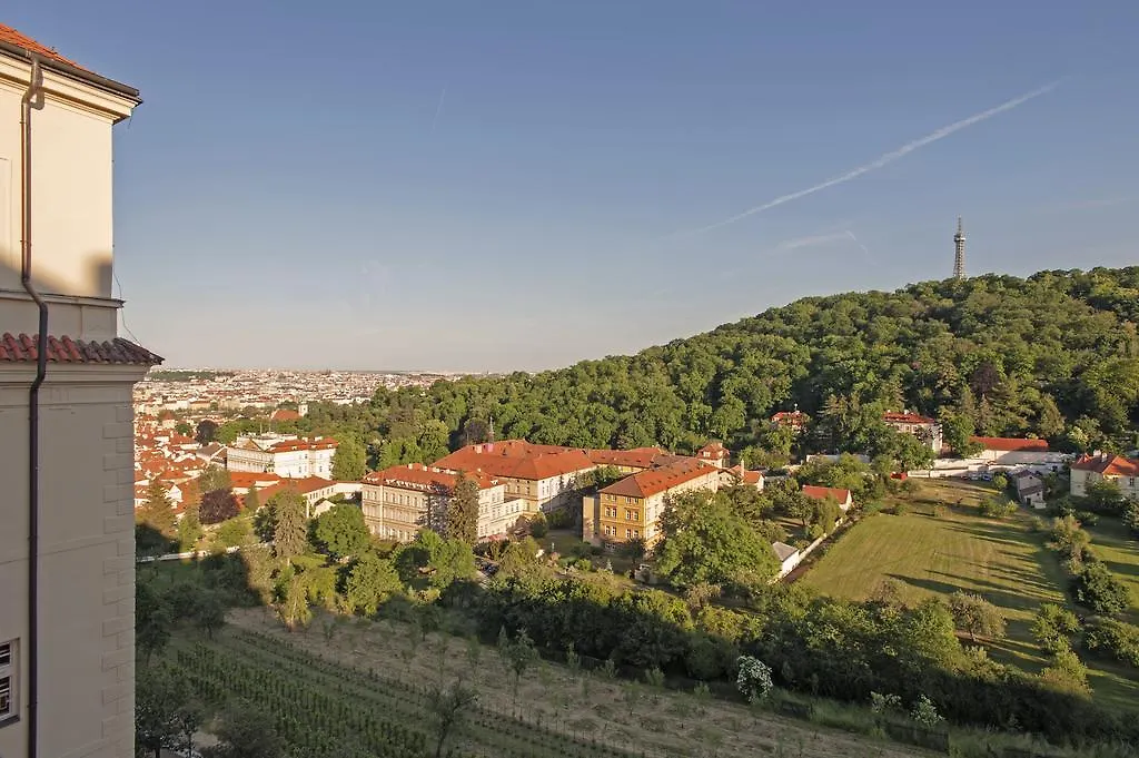 فندق Domus Henrici براغ